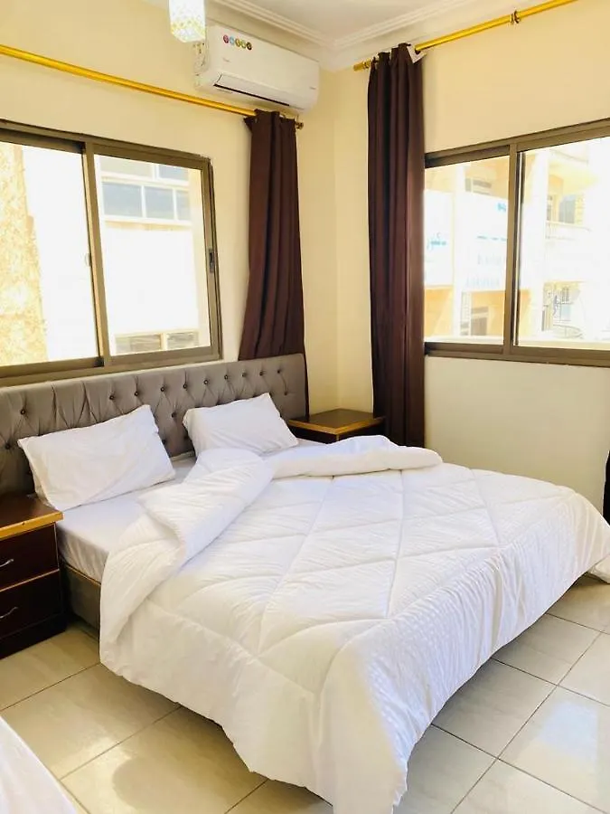 Huwari Apartment'S Akabe Daire